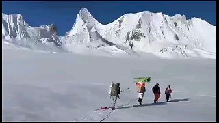 MOUNTAIN LOVER / NATURE VIEW IN SNOW / CLIMBING MUNITION IN SNOW