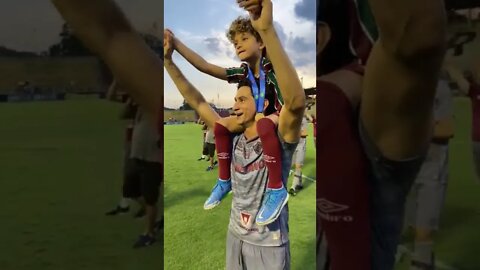 Ganso cantando o grito de guerra e comemorando com o filho Fluminense campeão da Taça Guanabara 20