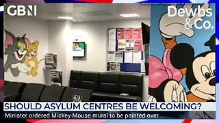 Immigration Minister orders removal of cartoon murals from asylum processing centre for children