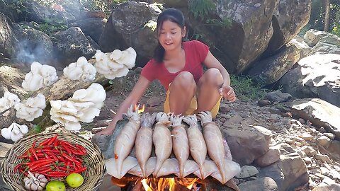 Squid and mushroom grilled for dinner, Cooking on the rock | Solo cooking in jungle