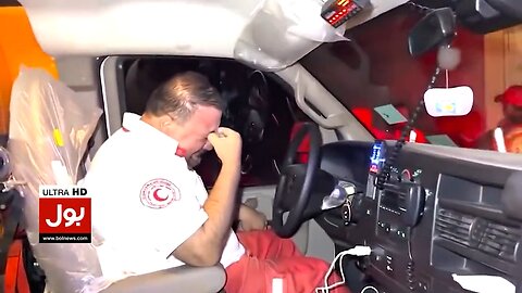 Ambulance driver Palestine mai masoom bacho ko zakhmi dekh kr ro para 😫😢🥺