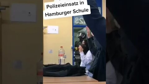 Groß Polizeinsatz —Hamburg School
