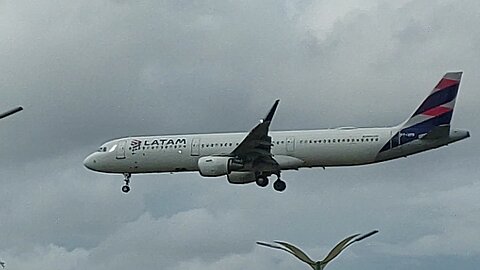 Airbus A321 PT-XPB vindo de Guarulhos para Manaus,Airbus A321 PT-XPB coming from Guarulhos to Manaus