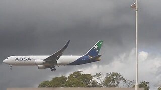 Boeing 767-300ERF PR-ABB na aproximação final antes de pousar em Manaus vindo de Campinas