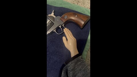 Sunday touch around 19: Ruger 44 revolver. Not my favorite. #tinyhands #hickok45 #funny #funnyvideo