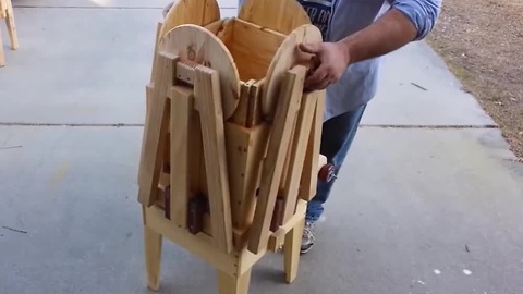 Carpenter Made A Picnic Table That Folds Into A Box
