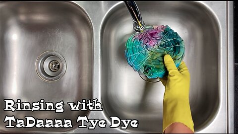 Rinsing Tie Dye With TaDaaaa Tye Dye: Kirkland Tee M Feathers