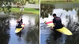 Firefighter rescued bird that was stuck in fishing line