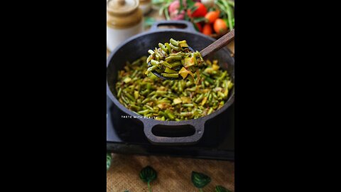 Stir fried yardlong beans with sliced coconut and crushed dried red chilli