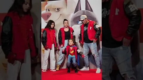 At the premiere of DC Super pets… the movie literally sent Raziah flying! #dcsuperpets #warnerbros