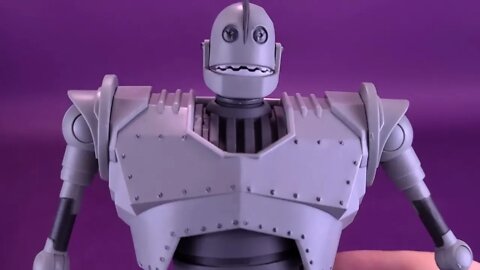 Diamond Select Toys The Iron Giant Battle Mode Iron Giant Figure @The Review Spot