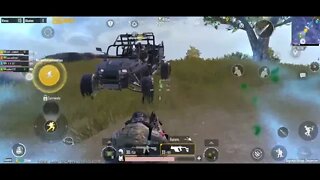 Jogando PUBG Mobile.