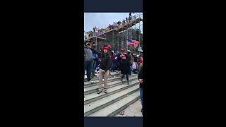 Trump supporter points out ANTIFA at the Capital.