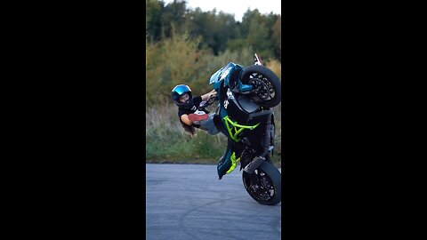 stunt girl