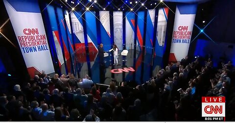 Trump gets a standing ovation from a New Hampshire crowd live on CNN.