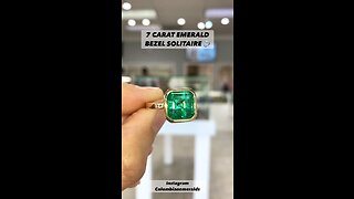 7 carat Hand made Asscher Vivid green Colombian emerald solitaire bezel wide golden band ring