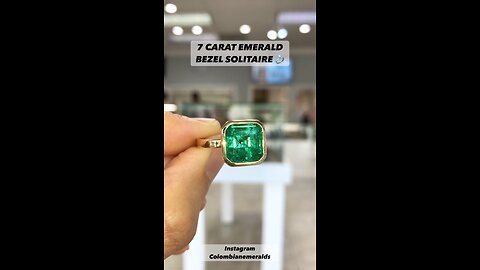 7 carat Hand made Asscher Vivid green Colombian emerald solitaire bezel wide golden band ring