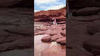 The red rocks in Cavendish Beach