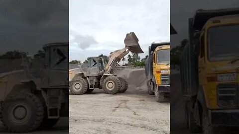 Stone loading truck with peluder