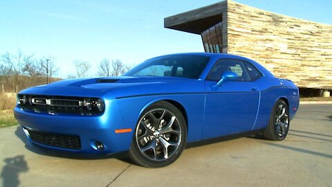 Dodge Challenger RT Vs. Kia Stinger GT 1/4 Mile Drag Race