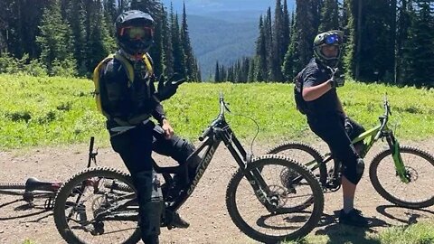 My first Downhill Mountain Bike Experience - Rented a SantaCruise V10 @Silverstar Bike Park