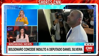 Flávio Bolsonaro compara Daniel Silveira a Jesus Cristo, enquanto o pai libera o condenado .