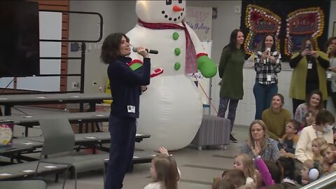 Idina Menzel and sister Cara Mentzel visit school in Erie to read new children's book