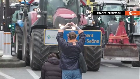 FR: Farmers Descend On Paris...