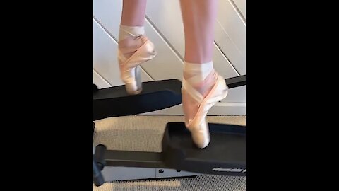 This is how ballerinas use the elliptical machine