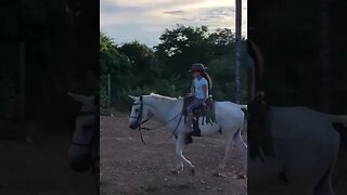 ELA É MUITO ESPECIAL , DIA DE CAVALGAR , CRIANÇA DE 6 ANOS ANDANDO SOZINHA NO CAVALO #viral #shorts