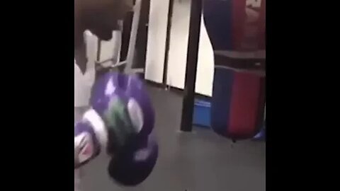 Floyd Mayweather SHOWS Tight Defense Technique!