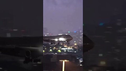 ⛈️ Storm Boeing 747 Landing