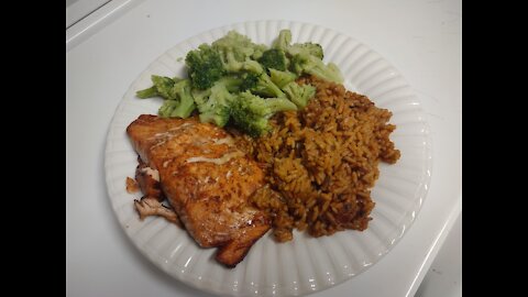Baked Salmon, Spicy Spanish Rice, and Broccoli 🥦