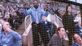 Dancing security guy keeps Canadian hockey fans entertained!