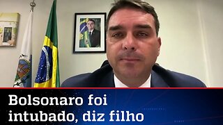 Bolsonaro chegou a ser intubado por precaução, revela Flávio Bolsonaro