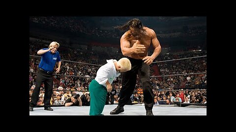 Great Khali takes on Hornswoggle in gigantic mismatch: Survivor Series 2007