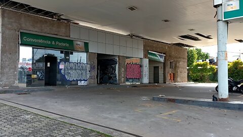 Posto de combustível abandonado no bairro Canudos em Novo Hamburgo/RS