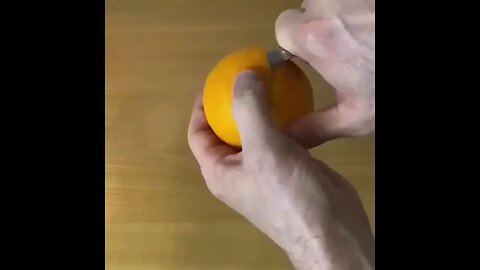 How to peel an orange with a spoon?