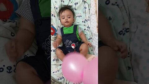 4 months old baby playing with balloon