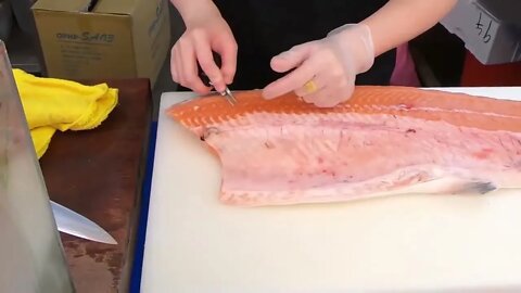 How To Fillet a Whole Salmon | Sashimi & Sushi -Taiwanese street food-10