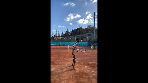 Can you beat this #robot in a tennis match？