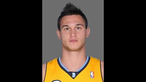 Professional Italian player Danilo gallinari suffers from torn ACL during match