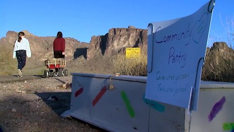 Apache Junction child creates 'community food pantry'