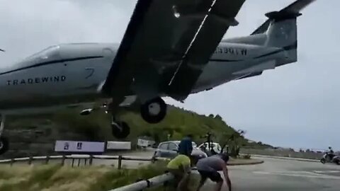 Gustaf III Airport airport located on the Caribbean island of Saint Barthélemy is terrifying