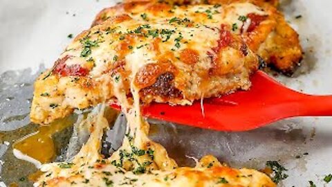 Best Keto Chicken Parmigiana Recipe with Low Carb Cheesy & Saucy - Very Easy to Make (2g Net Carbs)