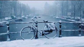 A mágica atmosfera da neve em Amesterdã