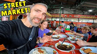 $2 Indonesian Street Food (RAWON) in Surabaya, Indonesia 🇮🇩 | Foreigners Try Indonesian Food