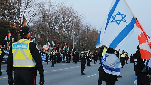RAW: Antisemitic protesters clash with Israel supporters near Thornhill, Ont. Synagogue