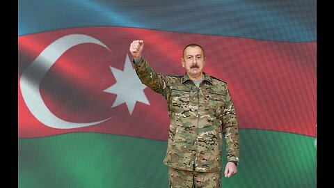 presidente de Azerbaiyán Ilham Aliyev caminando sobre la bandera de Artsaj Nagorno-Karabaj