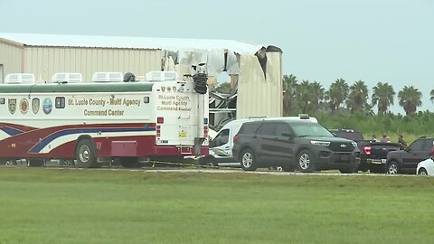 1 dead after small plane crashes into building in St. Lucie County